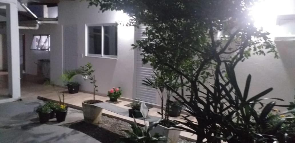 Ferienwohnung Pousada Casa Verde - Quartos Individuais - Smart Tv 32 - E Banheiro Privativo Itajaí Exterior foto